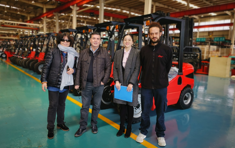 Spanish Dealer Visited Maximal Factory